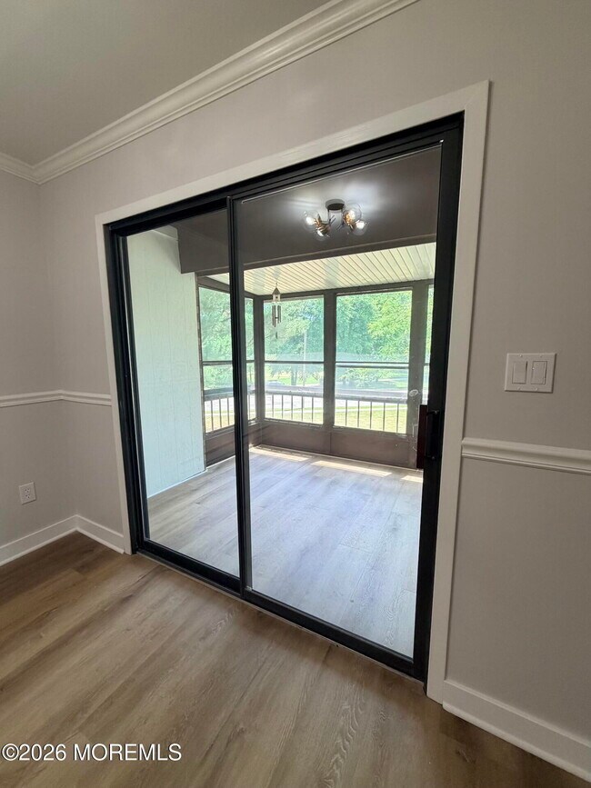 Building Photo - 147 Amberly Dr