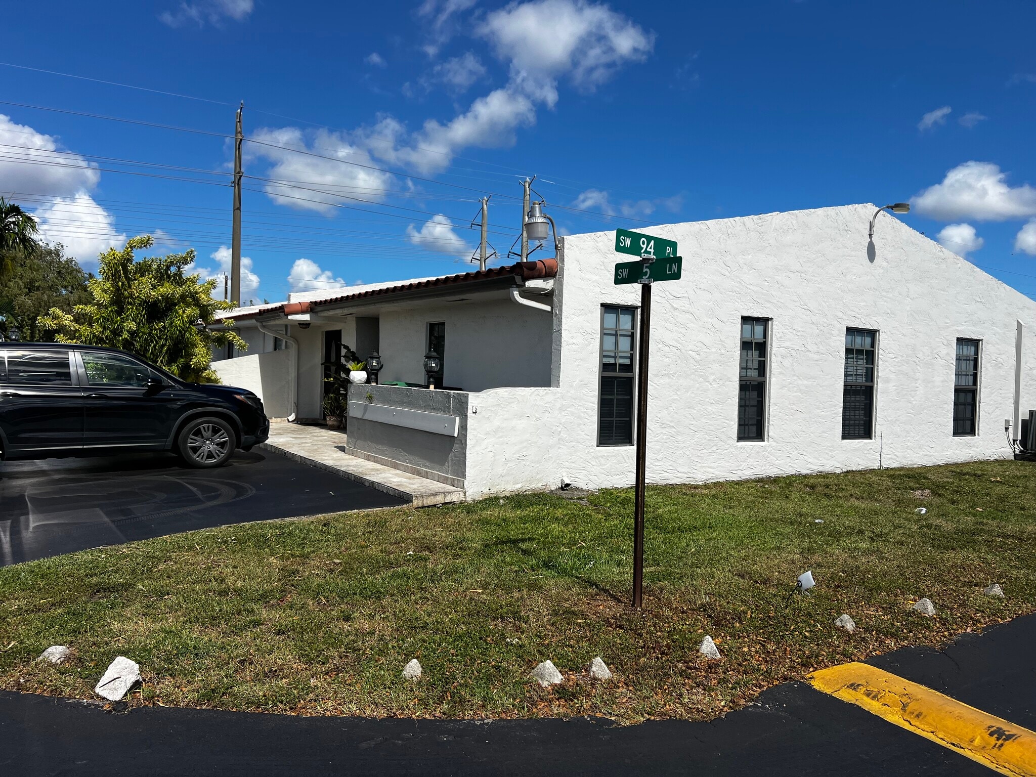 Building Photo - 9466 SW 5th Ln