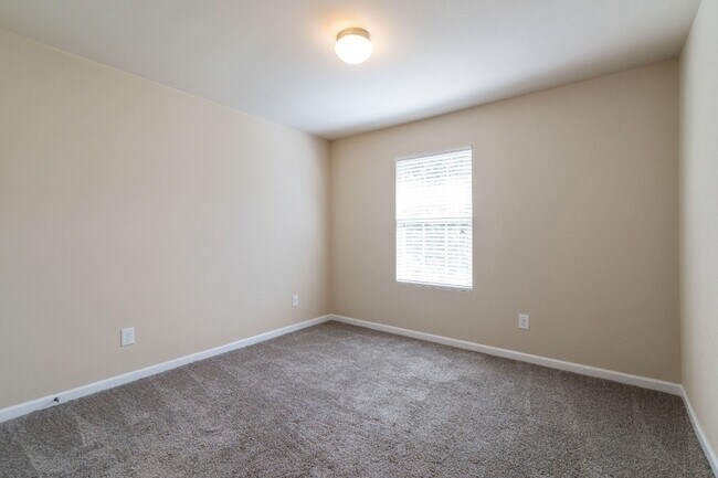 Building Photo - 1030 Ashmore Dr