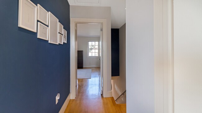 Corridor between bedrooms - 1640 Beekman Pl NW