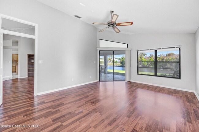 Building Photo - 3643 Bluefield Ave