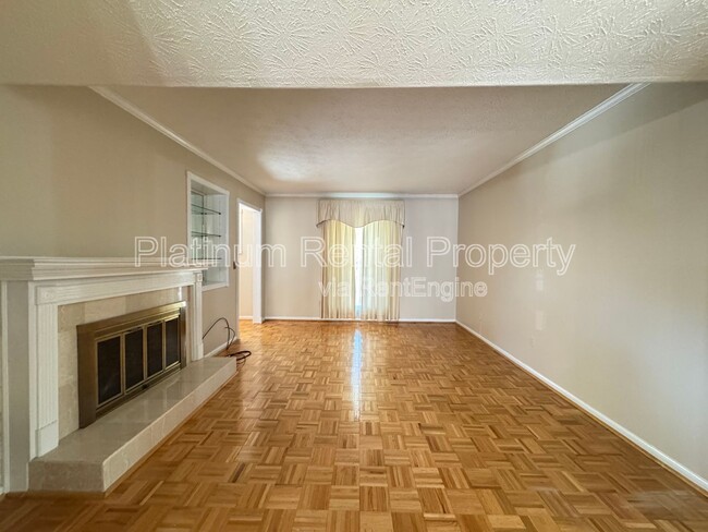 Building Photo - 3825 Lavista Rd