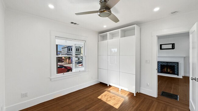 Building Photo - 22nd760