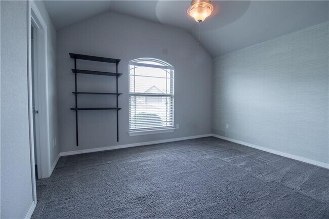 Building Photo - 1220 Gardenia St