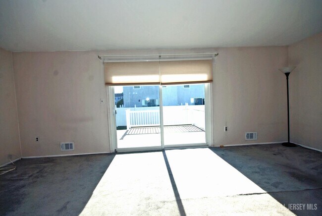 Building Photo - 7 Gardenia Ct