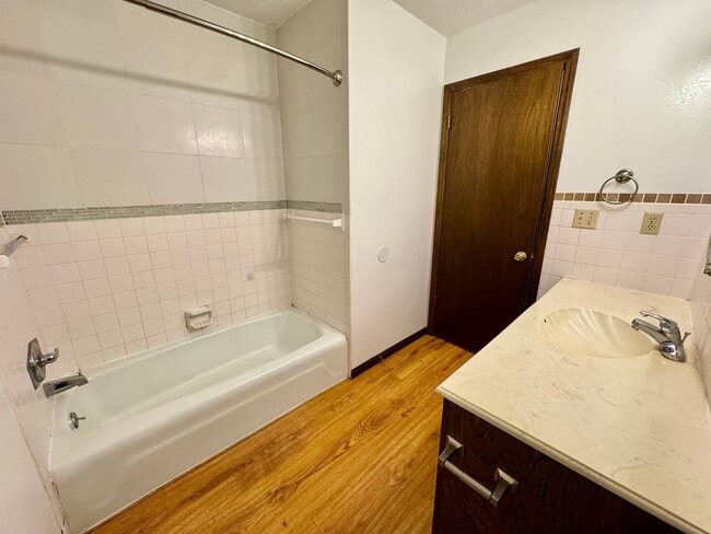 Building Photo - short term lease available