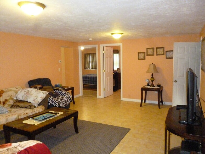 Building Photo - 807 Franklin St