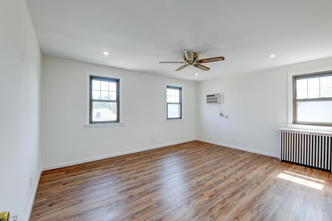 Building Photo - 815 3rd St