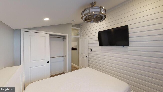 Building Photo - 27 S Church St