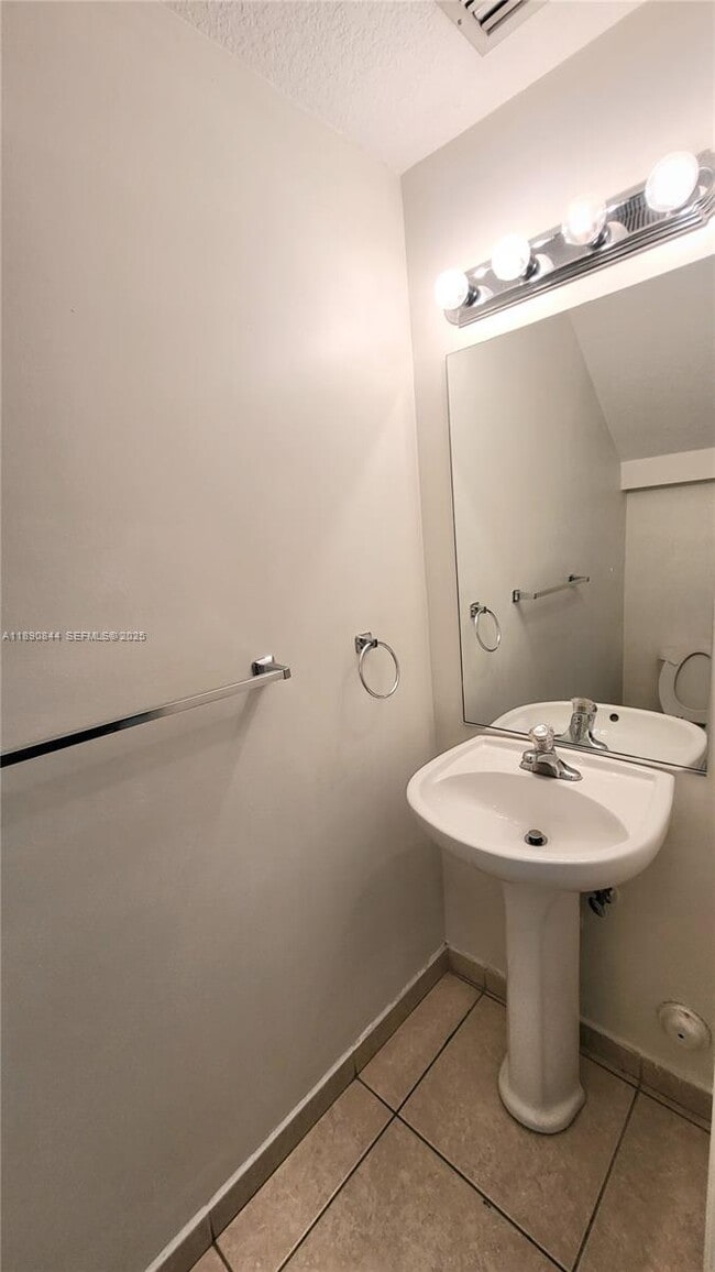 Building Photo - 2234 Coral Reef Ct