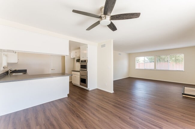 Building Photo - Charming 4-bedroom Single Story Newbury Park Home