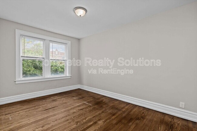 Building Photo - 4905 Winona Ave