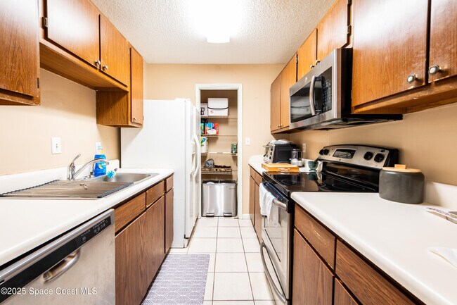 Building Photo - 3506 Sable Palm Ln