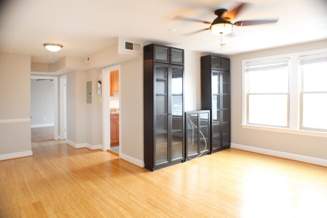 Building Photo - Beautifully Renovated 1BR, 1 Bath Apt in B...