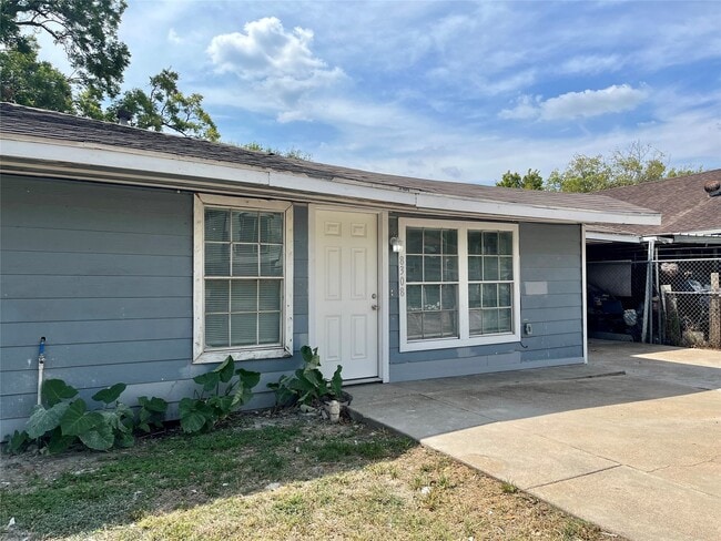 Building Photo - 8308 John St