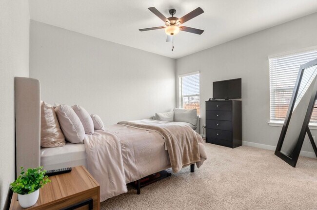Building Photo - Charming 3BR 2BATH House in Commerce City