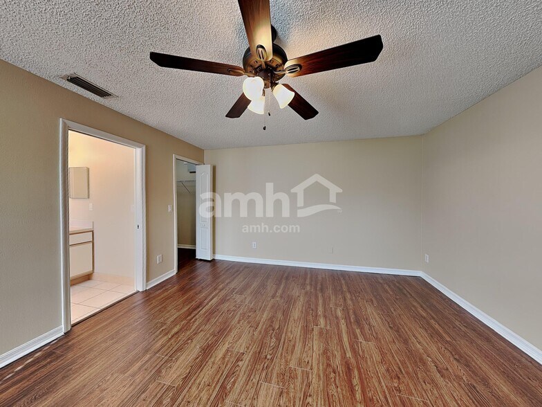 Building Photo - 632 Delmonico St NE