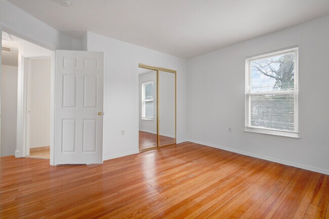 Building Photo - 2705 24th St NE