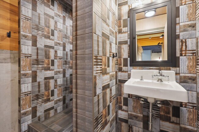 Building Photo - 924 Eleanor Ave