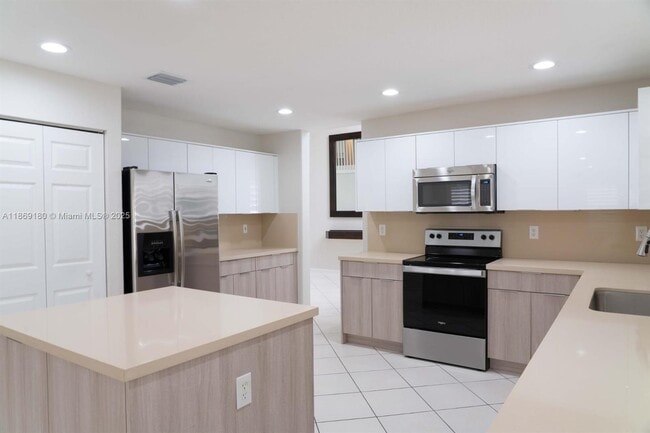 Building Photo - 3547 SW 175th Ave