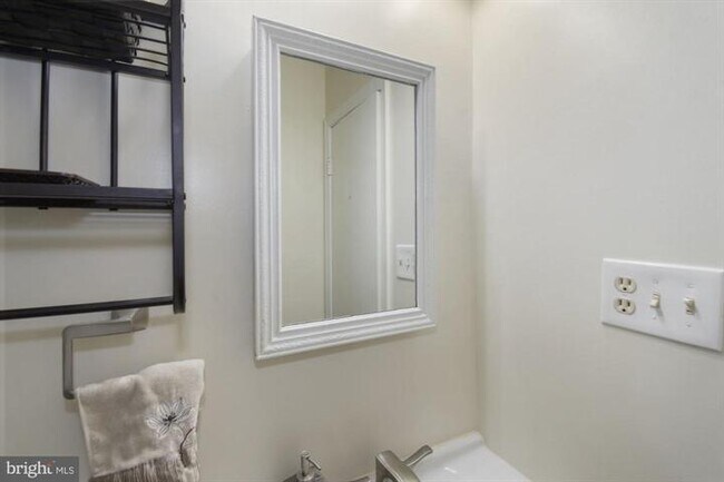 Building Photo - 4916 Van Masdag Ct