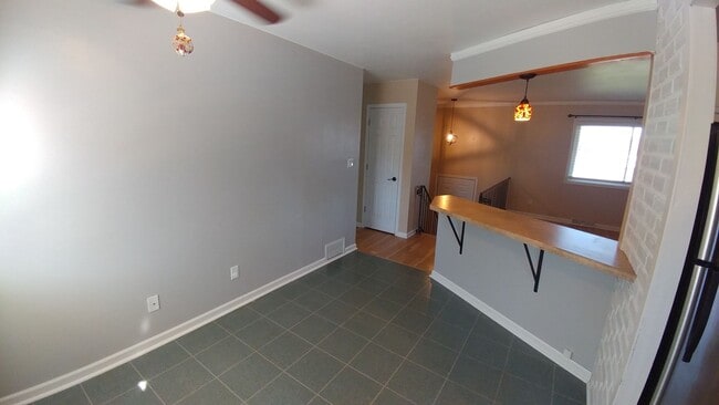 Building Photo - Spacious 4 bedroom 2 Bath Single Family Mt Pleasant