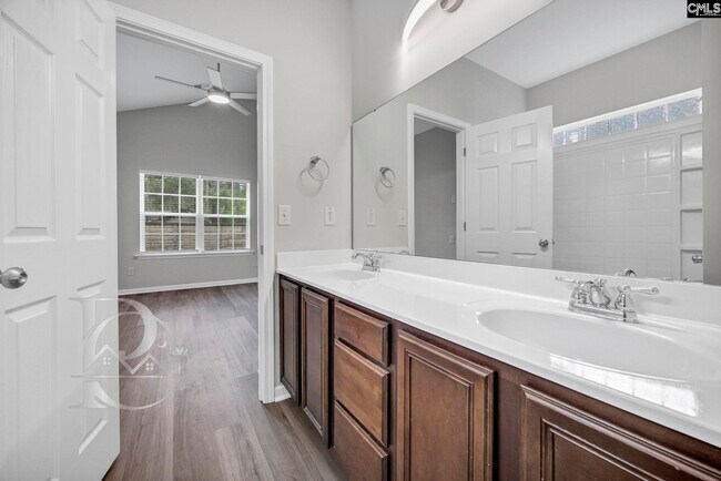 Building Photo - 151 Springhaven Dr