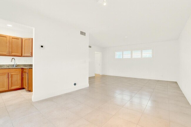 Building Photo - 32 Colonial Club Dr