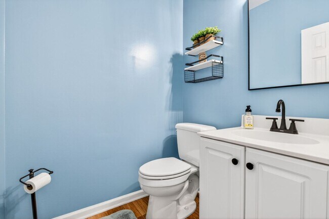 Building Photo - Spacious Living in the Heart of Whitehall