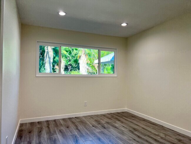 Building Photo - 6069 Lake Nadine Pl