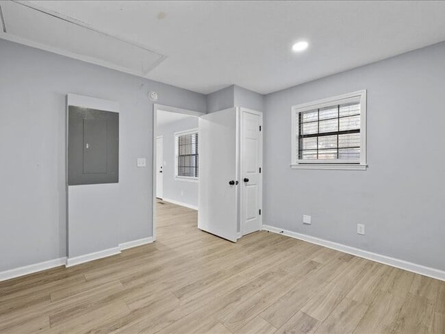 Building Photo - 801 4th Ave E