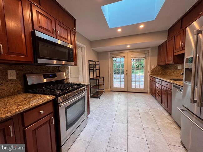 Building Photo - 9104 Hamilton Dr