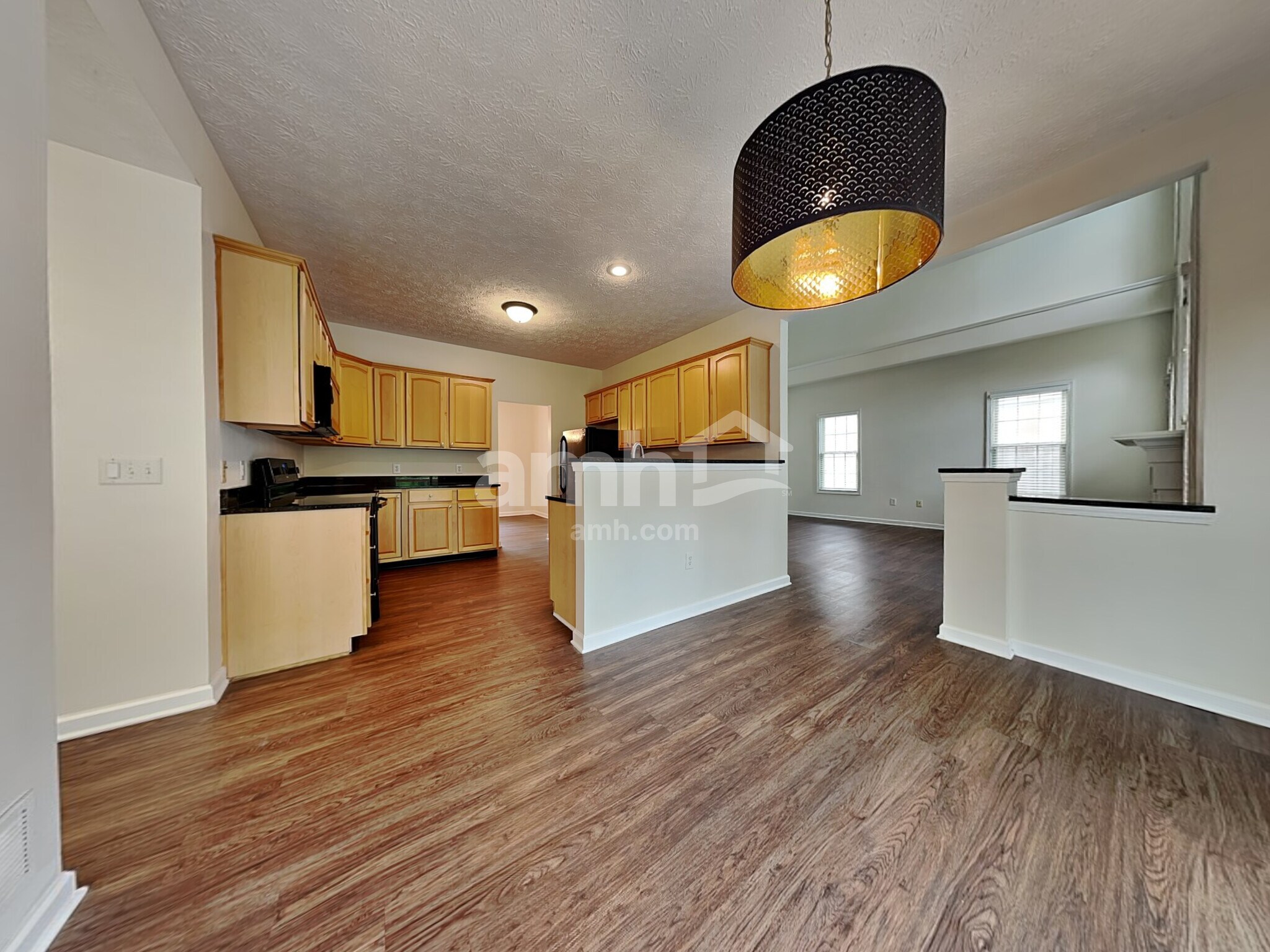 Building Photo - 551 Montgomery Dr