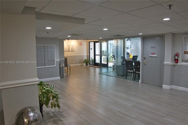 Building Photo - 901 Hillcrest Dr