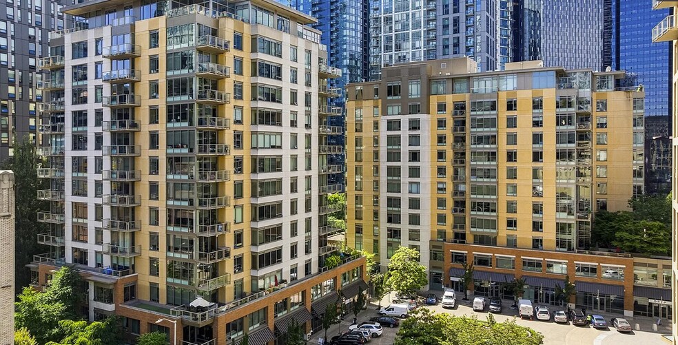 Building Photo - 900 Lenora St