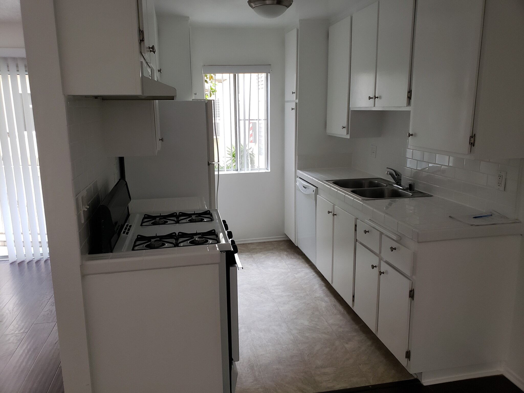 Kitchen - 12333 Texas Ave