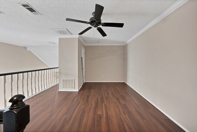 Building Photo - 2428 Forest Brook Ln