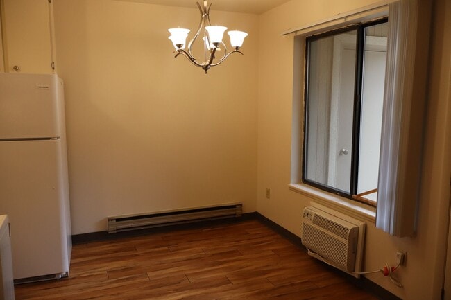 Building Photo - Limited Time: $500 Back-to-School Move-In ...