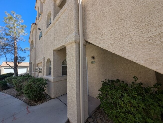 Building Photo - 2251 Wigwam Pkwy