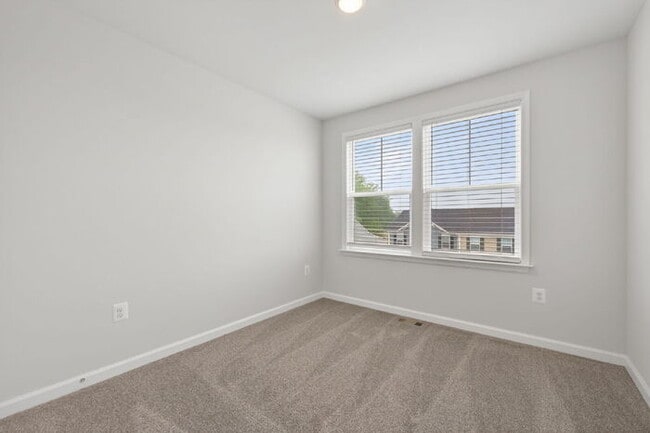 Building Photo - Spacious 3 Bedroom Townhome in Glen Allen - $2,650/mo
