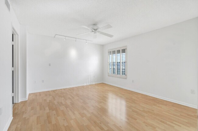 Building Photo - 14096 Huntington Pointe Dr