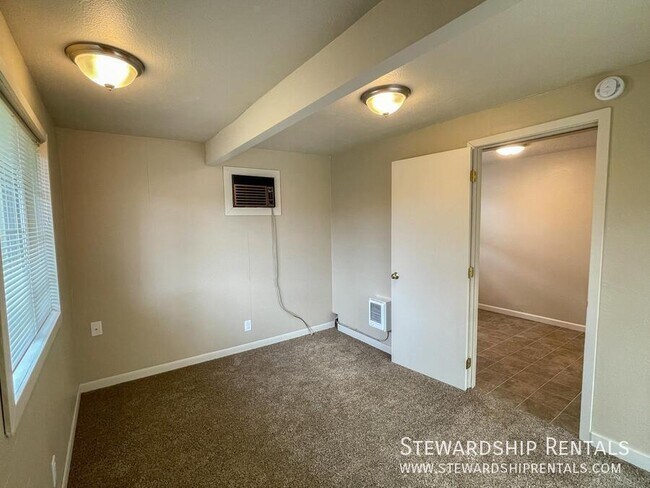 Building Photo - 2960 Alder St