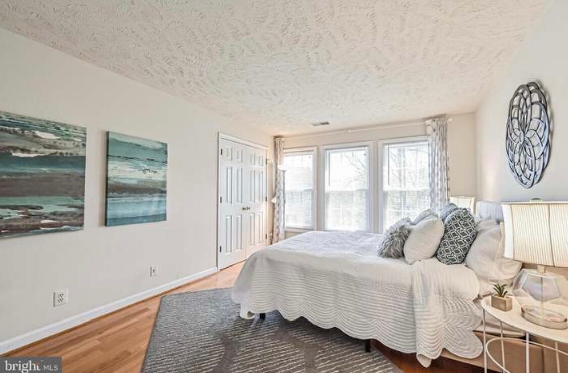 Building Photo - 12001 Ridge Knoll Dr