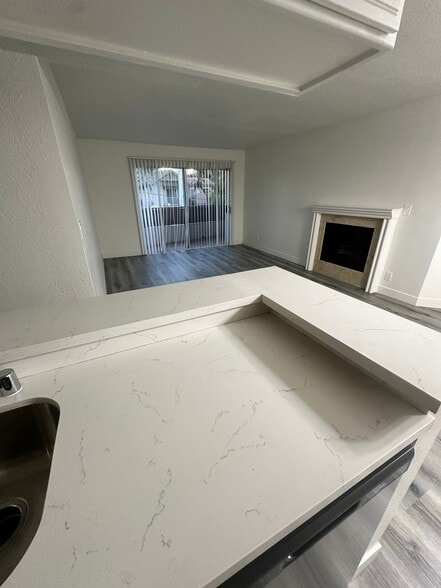 Building Photo - 15009 Moorpark St