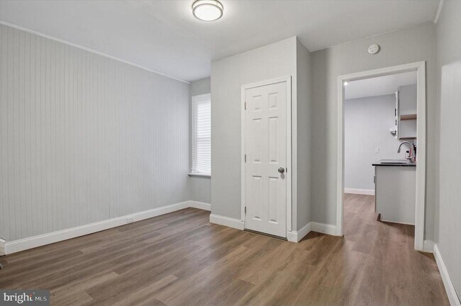 Building Photo - 305 E 22nd St