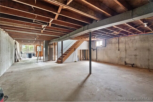 Building Photo - 456 Thompson St