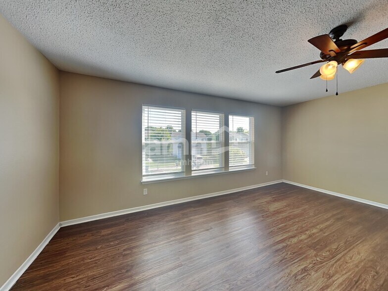 Building Photo - 15065 Fawn Hollow Ln