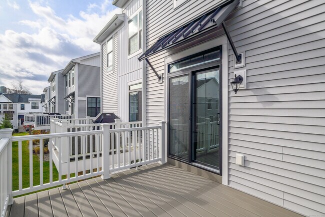 Building Photo - 8 Brentwood Cir