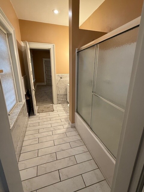 Bathroom 1 with Tub/Shower combo - 1458 S 3rd St