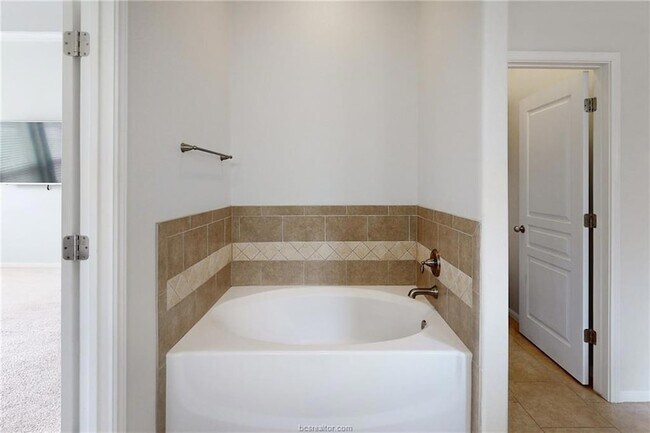 Building Photo - 2507 Hailes Ln